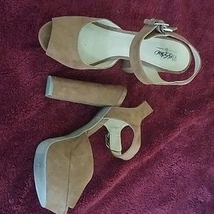 Size 8 camel tan platform heel